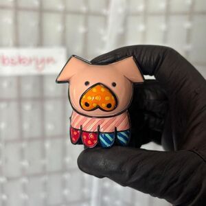 "Pearle the Pig"Pop Art Figurine designed by world-renowned artist Romero Britto